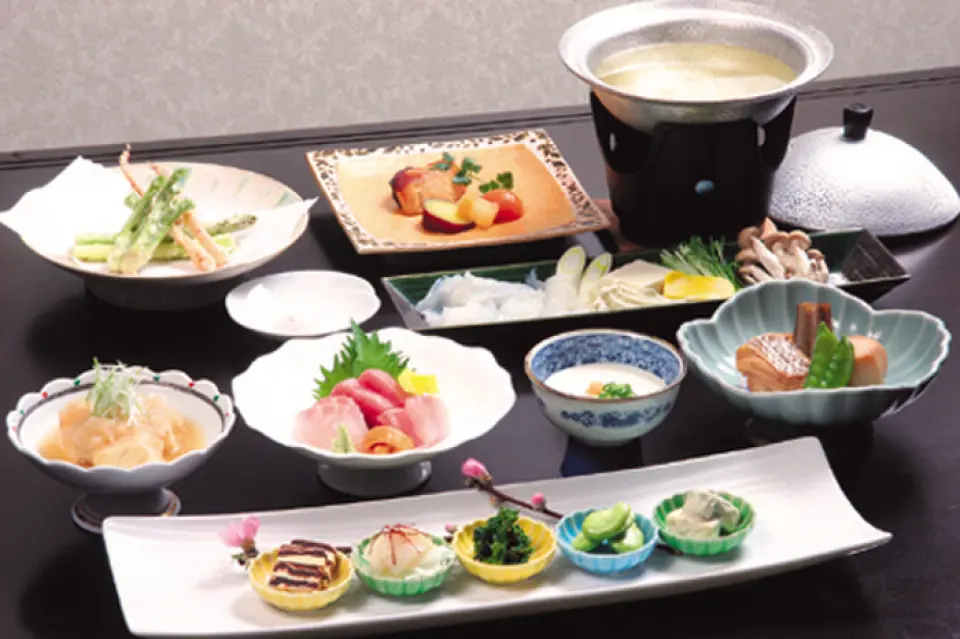 We recommend the "Omakase Course" for various banquets such as welcome/farewell parties, launch parties, and seasonal events. All ingredients used are "in season" purchased from Akita markets on the day, and we prepare dishes that bring out the best in the ingredients. Appetizers, sashimi, grilled fish, small hotpots, fried dishes, and ochazuke are visually gorgeous dishes that are also delicious and deeply satisfying to the soul... The 3,150 yen course can also be prepared for same-day visits. Please feel free to contact us.