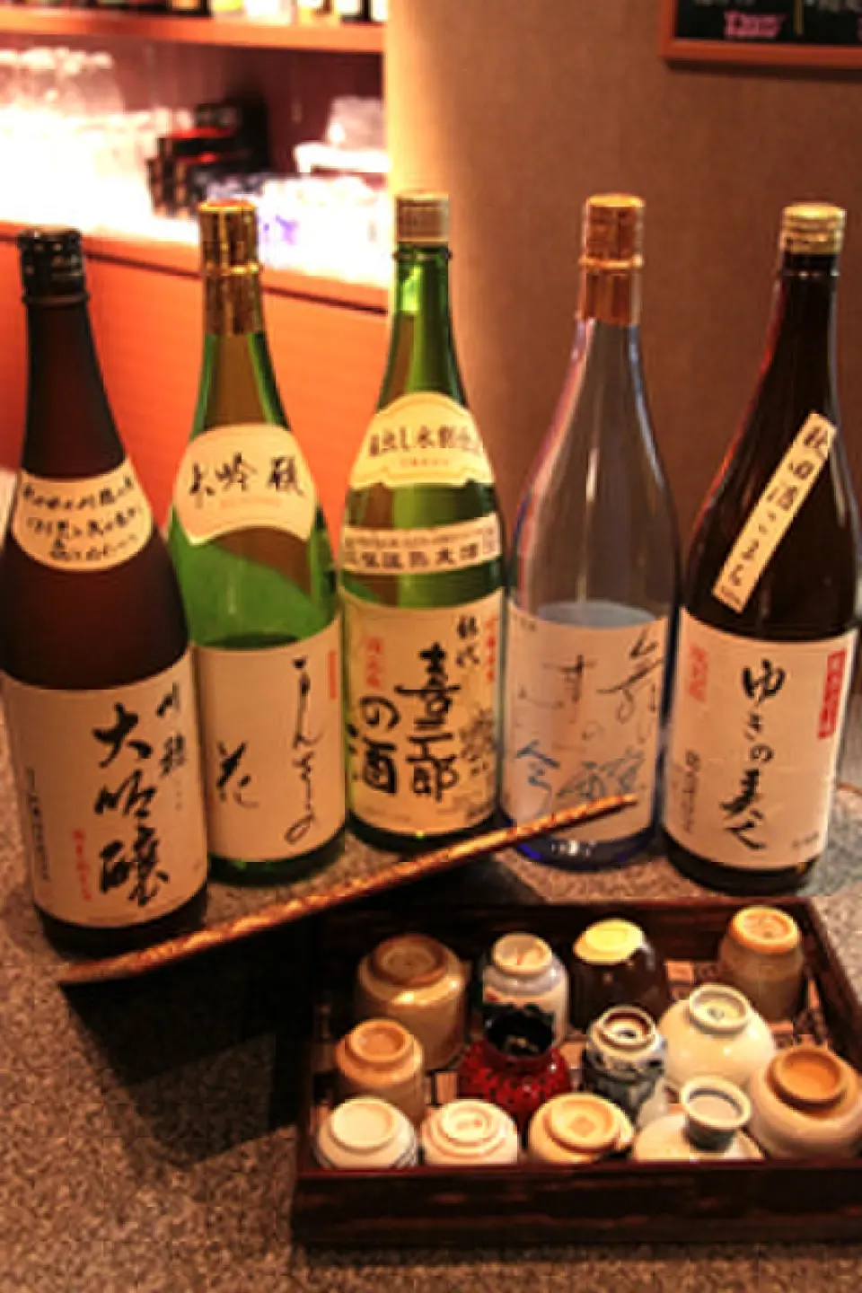 Our restaurant has a diverse drink menu that matches the food, including beer, wine, and cocktails. The highlight of the menu is Akita's local sake. With 20 varieties on offer at all times, the selection is one of the best in the area. It can be said that the reason they can stock so much sake, which is a draft product, is because it sells well. We also have four types of seasonal local sake available, so you can try the best "in season" flavor for that time of year. Take this opportunity to compare the different varieties and find your favorite one.