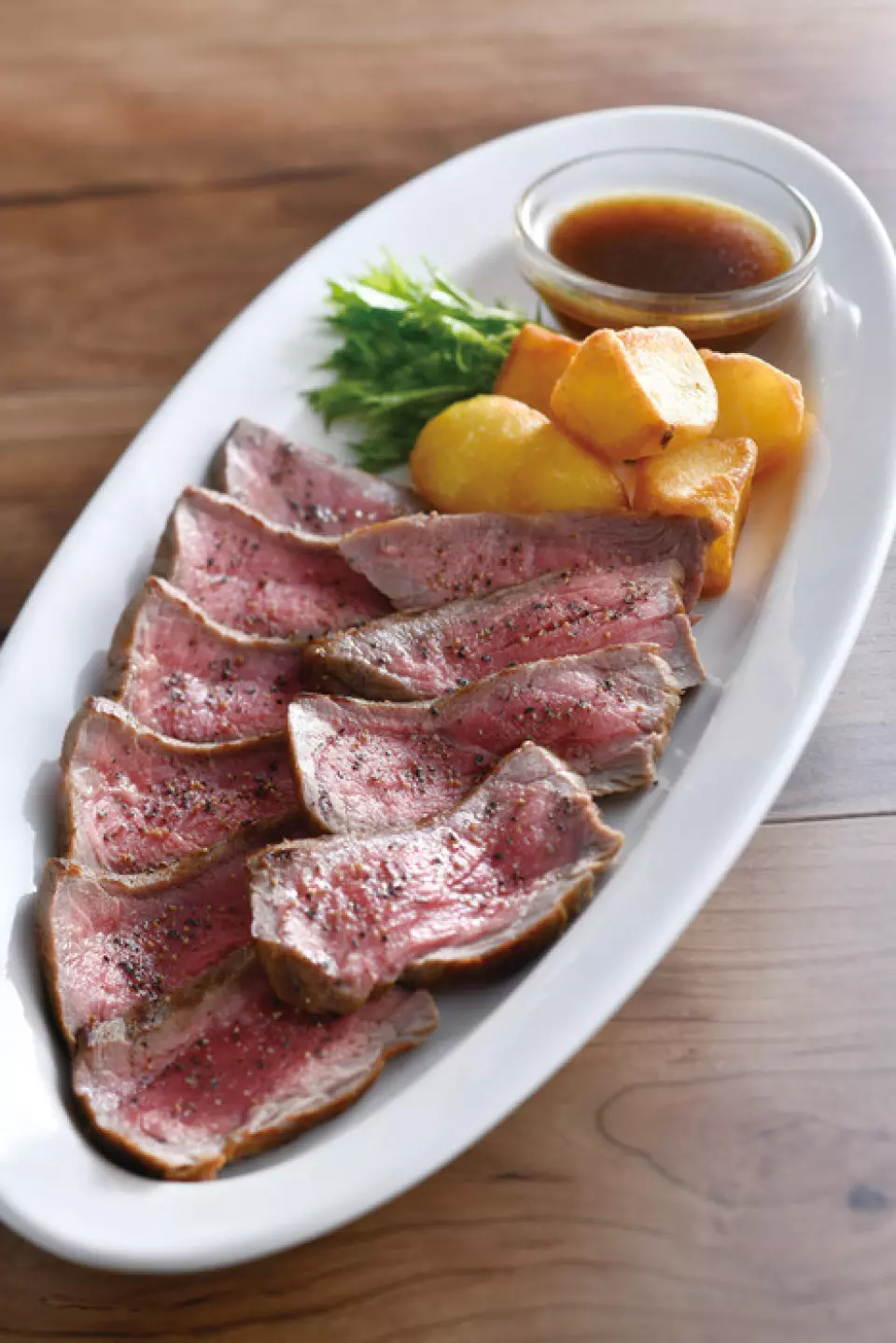 We also have meat dishes such as "Hot Kalbi Steak" and "Beef Heart Steak", so if you're looking for something filling, we recommend this restaurant! Of course, we also have a wide variety of familiar izakaya menu items such as sashimi, skewers, fried chicken, and potatoes! You can enjoy a dish that goes perfectly with alcohol at a reasonable price. For those who want to drink a lot, we also offer an all-you-can-drink option. Please enjoy with your favorite snacks.
