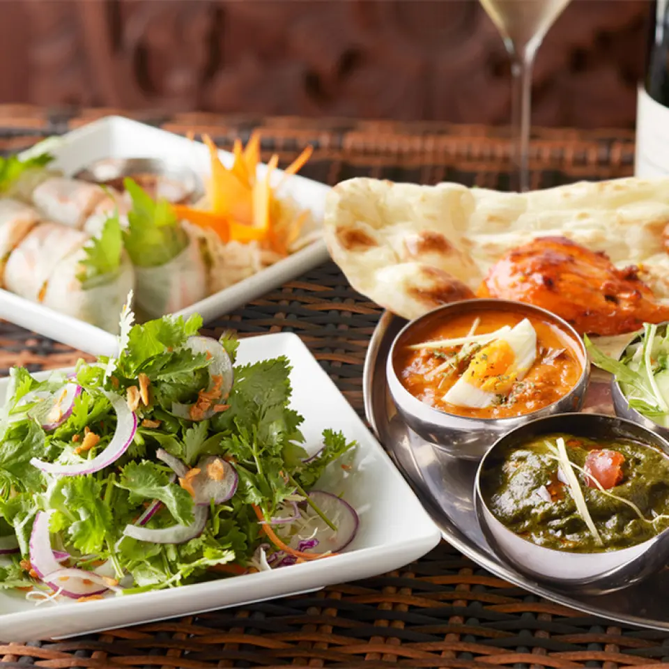 Indian cuisine is appealing with the aroma of spices that tickles your nose. Our experienced chefs, who have trained in India, bring out every last bit of efficacy and have devised creative blends of spices and herbs. The aroma of spices and herbs will whet your appetite and make your alcoholic beverages taste even better. You can also enjoy colorful Thai cuisine such as classic green curry and yam woon sen. Coriander is rich in nutrients and is popular among women, making it an indispensable supporting actor in ethnic cuisine!