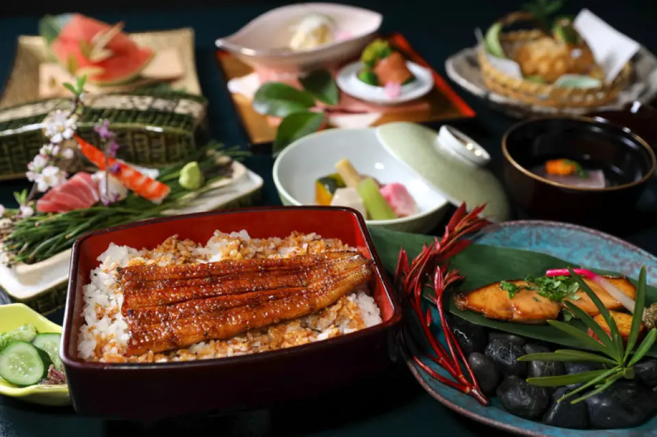 We also offer a wide variety of courses that you can enjoy from appetizers to after-meal desserts. You can choose according to your budget and the purpose of your business, such as business entertainment or meetings. You can also add an all-you-can-drink option, making it a great choice for various banquets. We can also accommodate your needs according to the occasion, such as serving "Sugata Sushi" for special occasions. Please come to our restaurant for business entertainment, dinner parties, memorial services, engagement ceremonies, and anniversary celebrations. All of our staff will treat you with the utmost care.