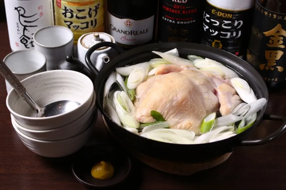 Samgyetang rất phổ biến! Món súp này rất giàu collagen. Đã hoàn thành bằng phương pháp nấu ăn đặc biệt của đầu bếp. Hãy thử nó! !