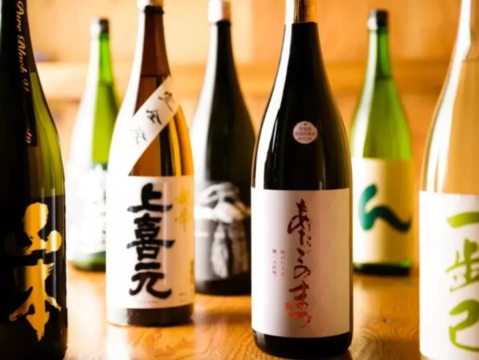 We offer a selection of fine sake from the six Tohoku prefectures, including local sake from Miyagi and Akita, the owner's hometown. Why not try some as an accompaniment to your yakitori?
