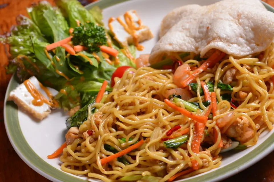 Indonesian soy sauce, ketchup asin. Sauce tiram (oyster) and other sauces are light yet rich. One of the popular dishes. Indonesian fried noodles.
