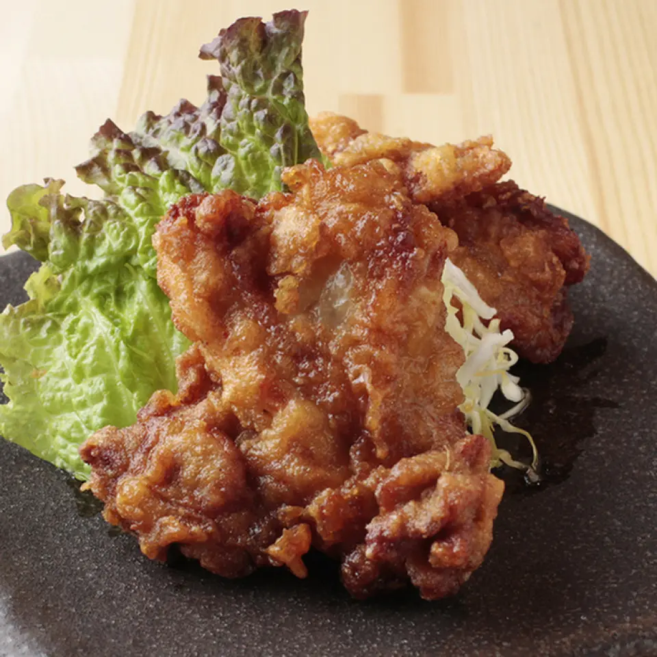 餐廳提供大量使用北海道海鮮和山產的菜餚。特別是“烤鯖魚”、“自製蟹奶油炸肉餅”、“室蘭豬肉串”、用特產農產品檸檬製成的大“烤肉”等，也很適合下酒。 。我們還提供紅帝王蟹和大閘蟹等豪華螃蟹菜餚！如果您想在札幌車站附近品嚐正宗的北海道美食，請來我們的餐廳。
