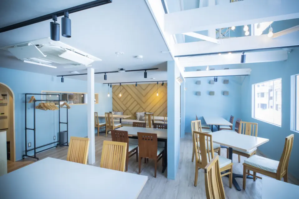 The second floor can be rented out exclusively for up to 30 people.