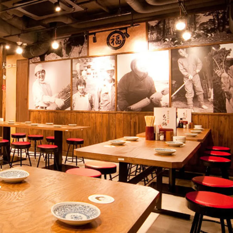A casual space with a Showa retro feel♪ Enjoy our proud "Amiyaki Yakiton"! We highly recommend the "Mix (daily special)" carefully selected rare cuts recommended that day! When grilled on a grill, excess moisture evaporates, and the smoke gives it a rich aroma. The chewy texture and juiciness are irresistible. Have fun with friends in a lively restaurant♪ We can accommodate a variety of occasions, from small groups to large groups, with table seats and tatami rooms.