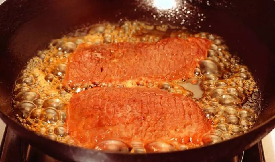 This dish is made with a base of local Yonezawa miso, a moderate amount of sake lees from a specially selected brewery that Yonezawa is proud of, and is aged to create a unique flavor. Tokinamizuke was invented in the late Meiji period, when refrigeration technology was not yet developed, as a way to make it available in Tokyo, far from Yonezawa. This masterpiece, which helped popularize Yonezawa beef, has been purchased by the Imperial Household Agency and has been highly praised since its creation in 1912.