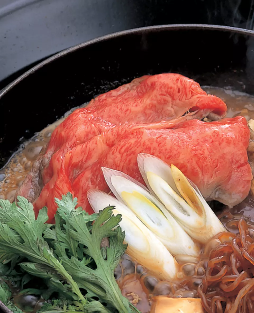 The original Yonezawa beef sukiyaki, which can be said to be the root of the characteristics of Yonezawa sukiyaki, is made with Tokiwa's secret sauce, which has been passed down from generation to generation since the founder and is made by adding miso to the sauce. Please enjoy the unique richness with the secret flavor of local miso made only from domestic soybeans. You can also enjoy it at Tokiwa Branch.