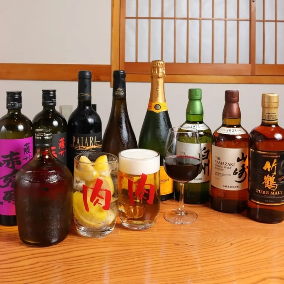 We offer not only popular highballs and lemon sours, but also wines that will enhance the flavor and aroma of meat.