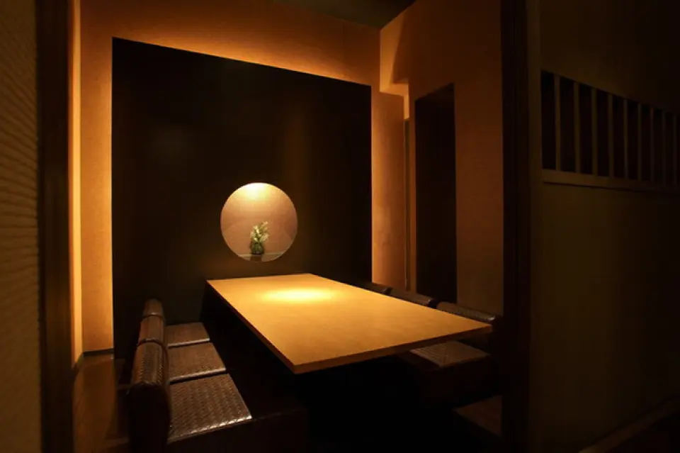 Once you step through the noren curtain and into the restaurant, you'll find a modern, relaxed and comfortable space. We have a total of 74 seats available, including counter and table seating. Our private room for six people is recommended for special occasions such as anniversaries and business meetings. For various banquets, we also have sunken kotatsu seating that can accommodate up to 32 people. With a variety of flavors that can only be found in Sapporo, we are sure to satisfy both locals and tourists. Please feel free to use our restaurant.