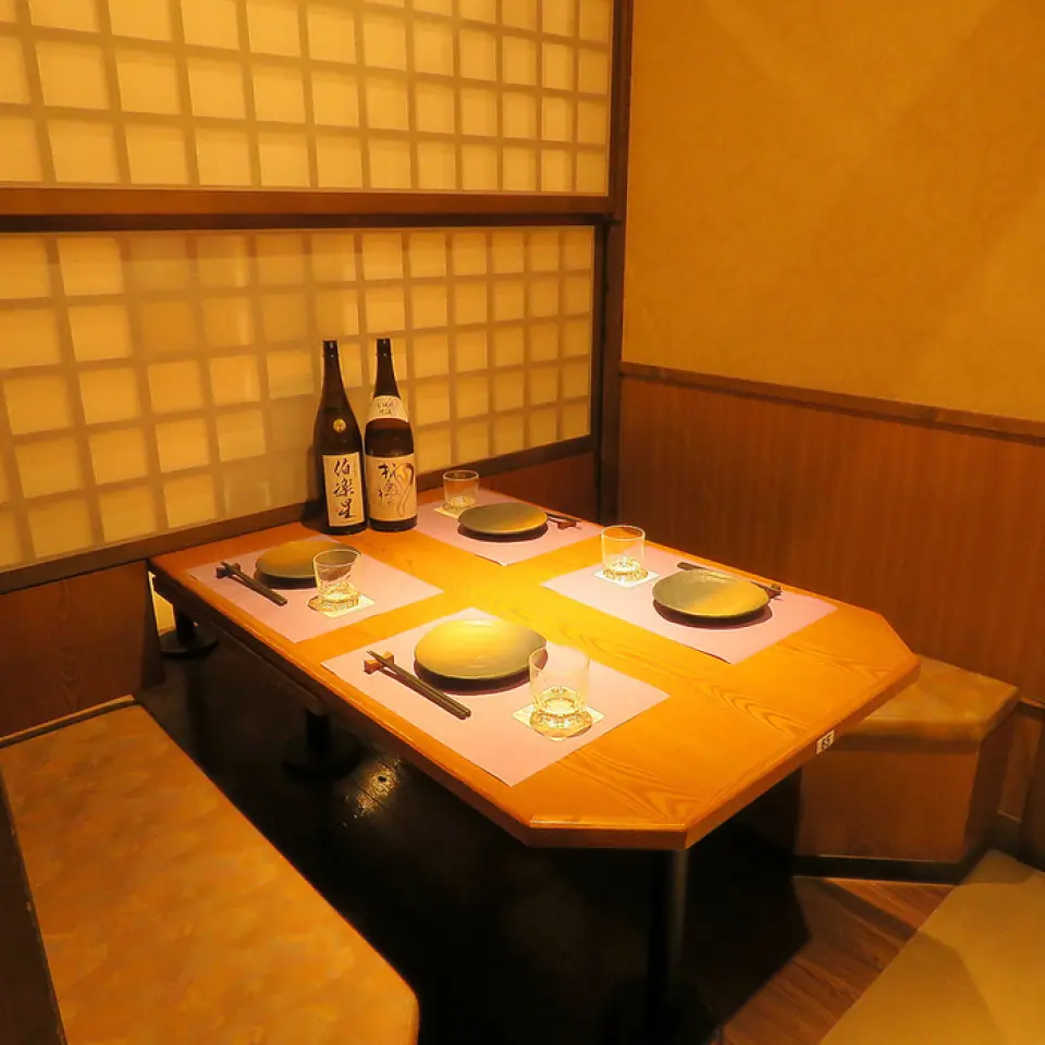 We can accommodate small private rooms for 2 people or more, as well as large groups. We can accommodate a variety of occasions, from girls' nights and group dates, to company parties and drinking parties, birthdays and celebrations. Please feel free to drop by after work. Enjoy your own private space without worrying about the people around you. You can relax and enjoy a relaxing family time with your children without worrying about anything.