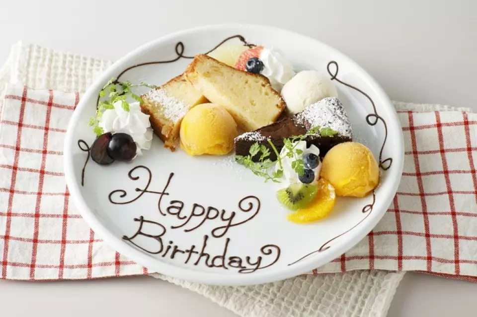 사랑하는 사람과의 기념일이나 생일, 엄마 모임, 환영 및 송별 파티 등 목적에 맞는 플랜을 준비해 드립니다. 예산, 날짜, 인원을 정하신 후 언제든지 문의해 주세요. 할인 쿠폰도 이용하실 수 있습니다. 깜짝 선물도 기꺼이 도와드리겠습니다! 20~50명의 개인 파티도 수용 가능합니다. 뷔페 스타일의 식사를 제공해 드립니다. 저희 레스토랑에서 즐거운 시간을 보내세요.
