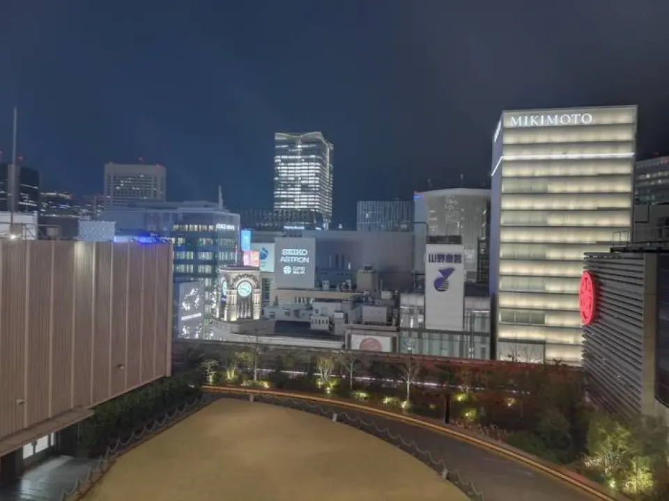 시계탑을 내려다보며 식사를 할 수 있는 긴자 미츠코시의 유일한 창가 좌석! 긴자 지역에는 이런 자리가 두 곳밖에 없습니다. 기념일과 생일에 인기 있는 자리입니다.