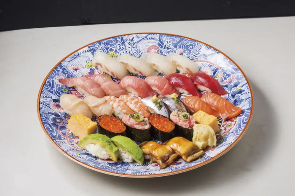 Our restaurant is one of the few sushi restaurants that has the right to participate in the Tsukiji Market auction. By taking full advantage of this advantage, we are able to purchase fresher, better ingredients at lower prices. Sometimes we receive fish that have never been seen or heard of before. Our skilled chefs use all their skills to prepare and sushi them. Enjoy delicious sushi made with carefully selected ingredients delivered directly from the market and the source.