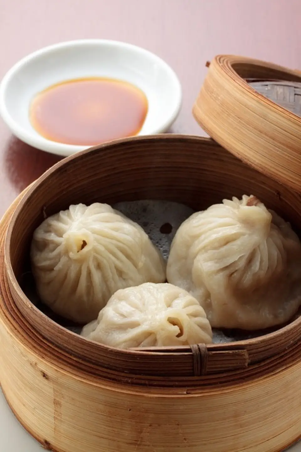 1) 2H无限畅饮套餐变更为2.5H，3H无限畅饮套餐变更为无限畅饮。 2) 如果您预订8人或以上的宴会课程，主办方的餐食将免费。 3) 仅在周六，所有课程均可享受20%的折扣。 *使用条款：进店时出示（其他出示无效），Gurunavi Touch、1)、2)、3)不能与其他优惠券同时使用。需要预订。 （仅限现金支付）团体中的每个人都享用相同的套餐。不能与 Gurunavi Touch 结合使用