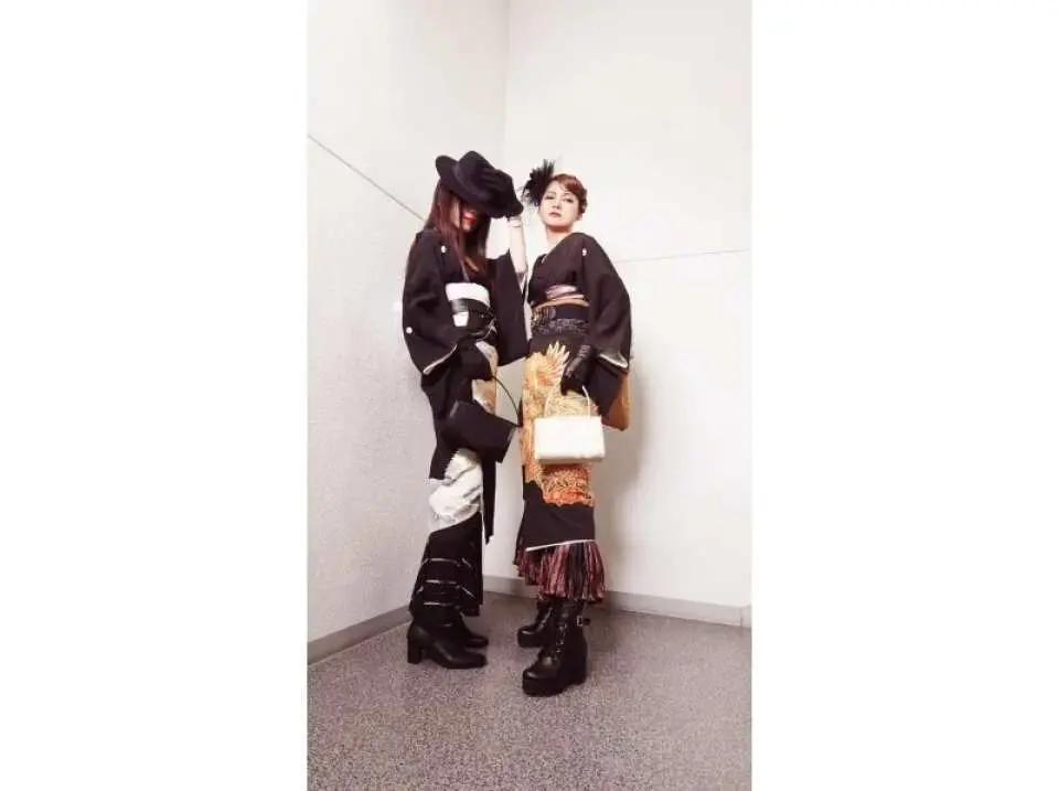 ②Chọn bộ kimono yêu thích của bạn trong số rất nhiều bộ kimono có sẵn.