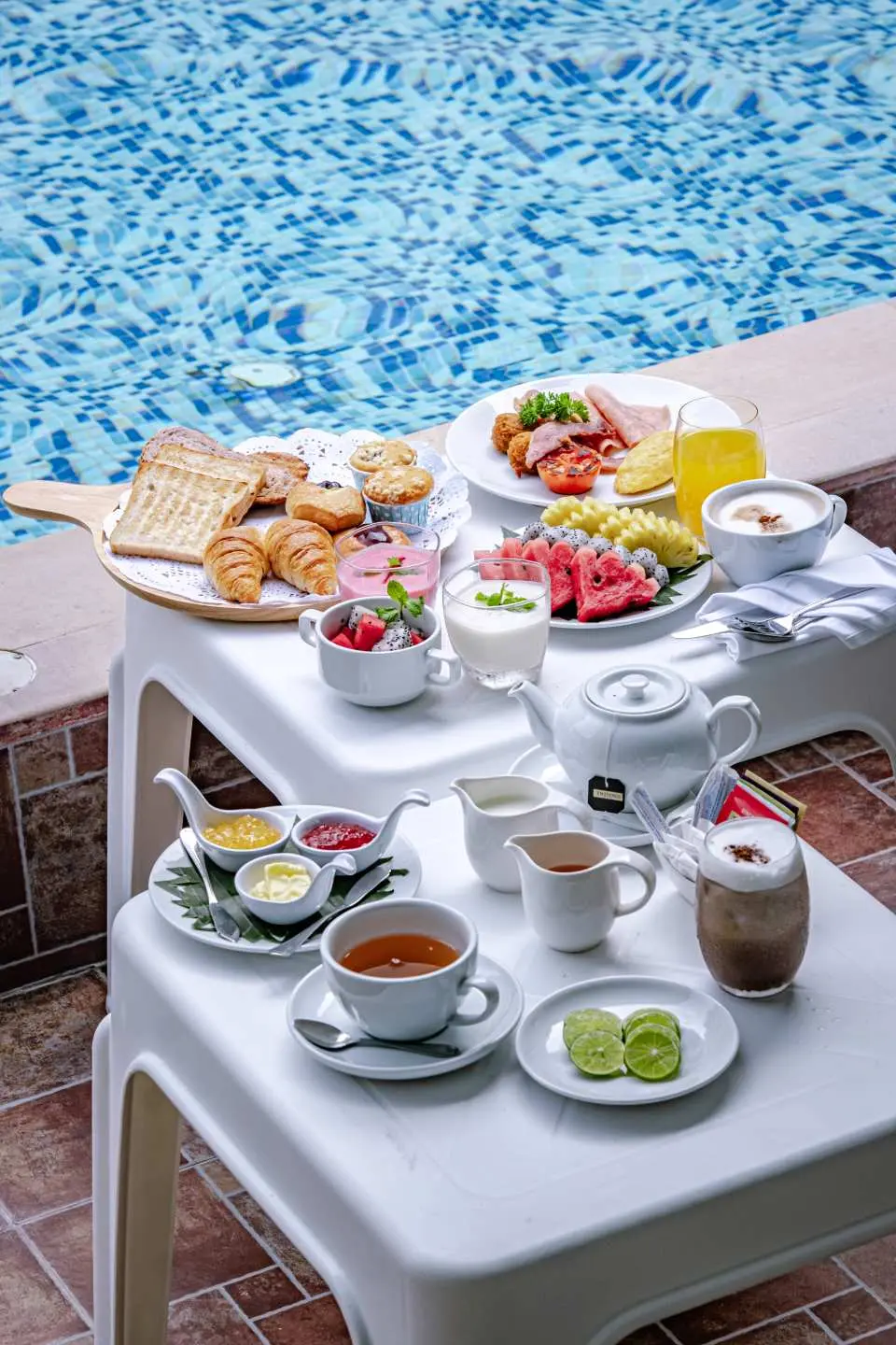 เพลิดเพลินกับประสบการณ์อาหารเช้าแสนอร่อยที่ Chanalai Hillside Resort