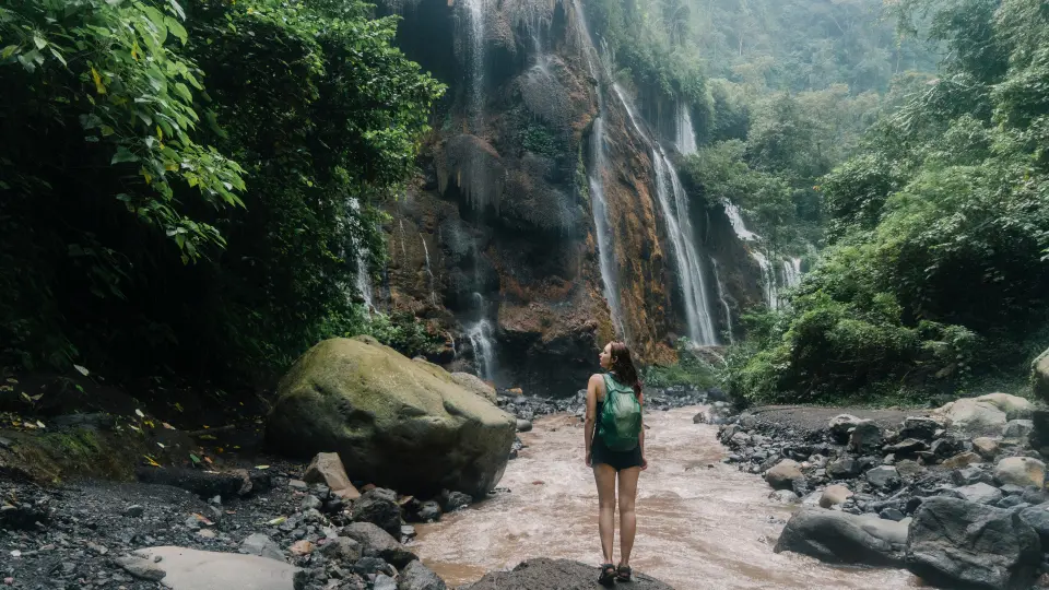 This breathtaking cascade tumbles dramatically into a lush, green amphitheater, creating a captivating natural spectacle. Surrounded by dense vegetation, the waterfall offers visitors a chance to connect with nature and witness its raw beauty up close