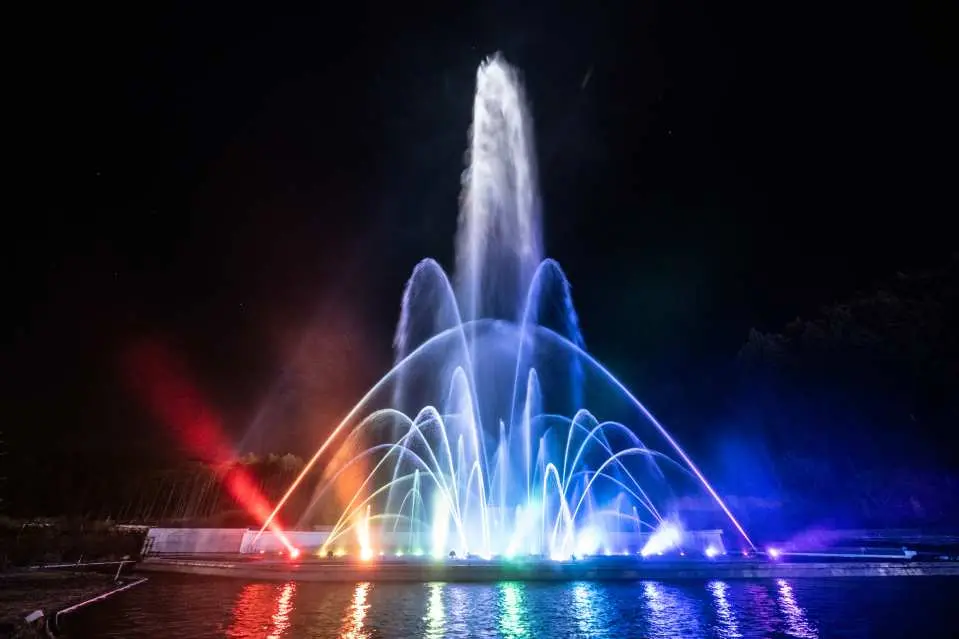 噴泉雷射表演