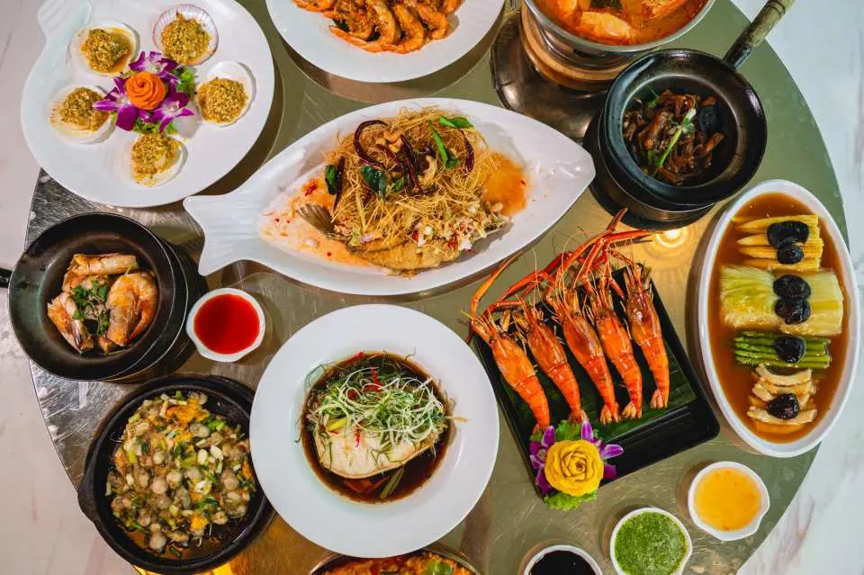 Dive into a seafood lover's paradise at Kuang Seafood Ratchada, where every dish is a celebration of the freshest catch!