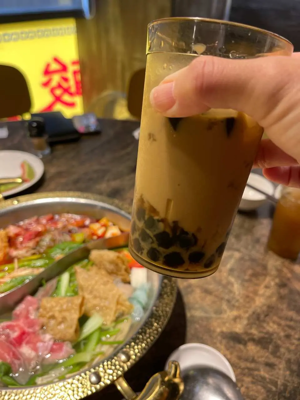 他們家還有傳統的桌上型刨冰。

他們家也有熱珍珠，所以我待會兒會自己做一杯珍珠奶茶。