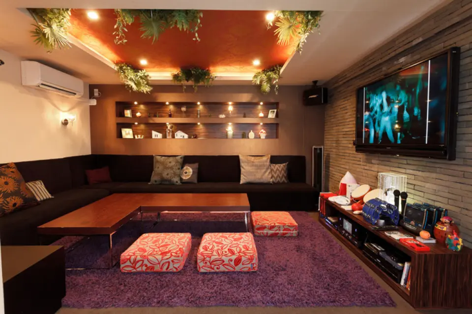 We have a private karaoke VIP room "Annex" in one of the apartments. The theme is luxury style only at Roppongi-ya. Please relax in luxury in the luxurious private VIP room. The "Annex Course" for 4 to 10 people, which includes meals, a refrigerator, "all-you-can-drink" and 3 hours of room use, is popular! As this is a limited room, we ask that you make your reservation early. Please contact us for more information.