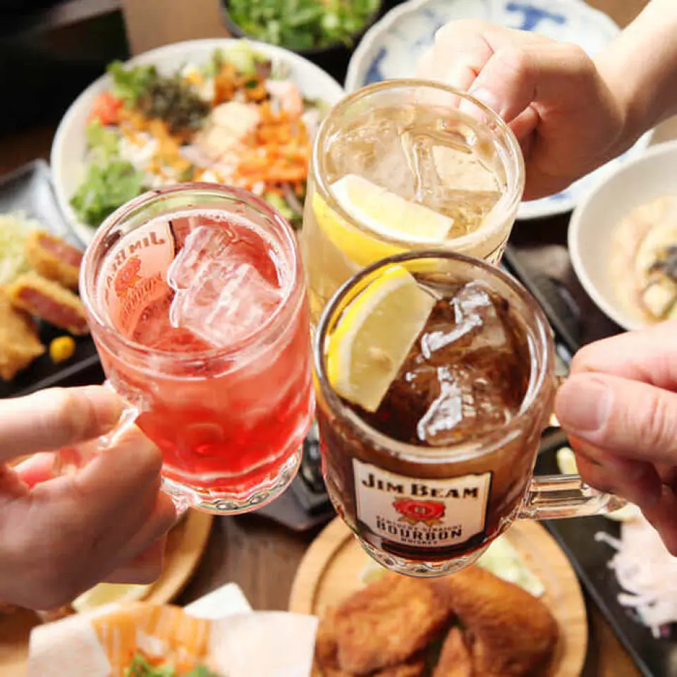最低價★2小時無限暢飲！ ！當然，生啤酒也可以無限暢飲！無需預約即可享用無限暢飲的人氣套餐。啤酒、清酒、燒酒、葡萄酒90種暢飲2小時暢飲！ ！您可以當場點自己喜歡的菜餚。