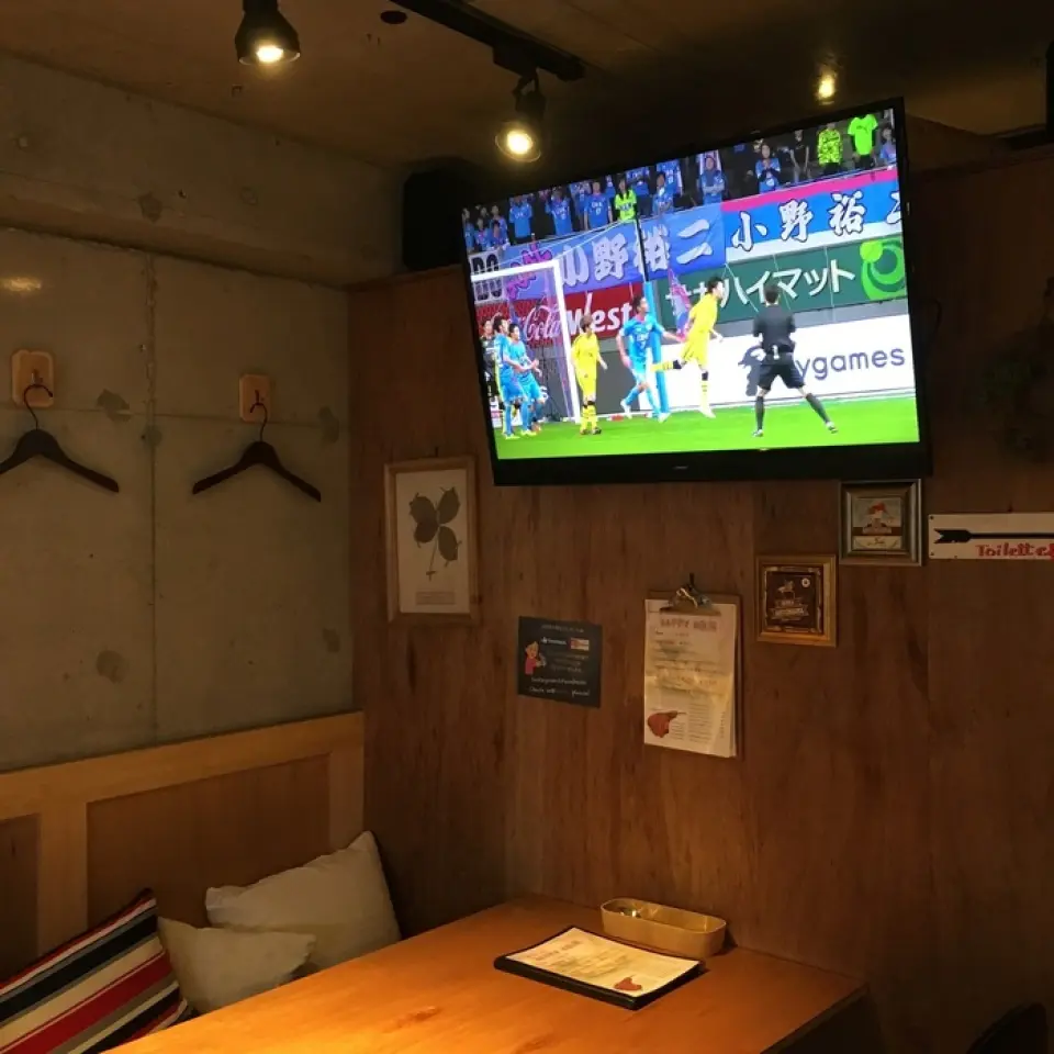 Our restaurant has monitors so you can watch sports! We can also accommodate various events. You can connect your PC for presentations and meetings, and watch baseball, soccer, and other sports matches on DAZN. We also offer private bookings for anime screenings and music appreciation events! Let's have a great time with delicious food and your event!