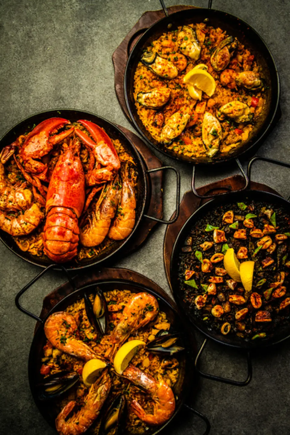 Our paella, made with domestically produced rice and cooked in a flavorful broth, is prepared slowly and carefully after you place your order. Enjoy a delicious, freshly cooked paella! Please savor it!