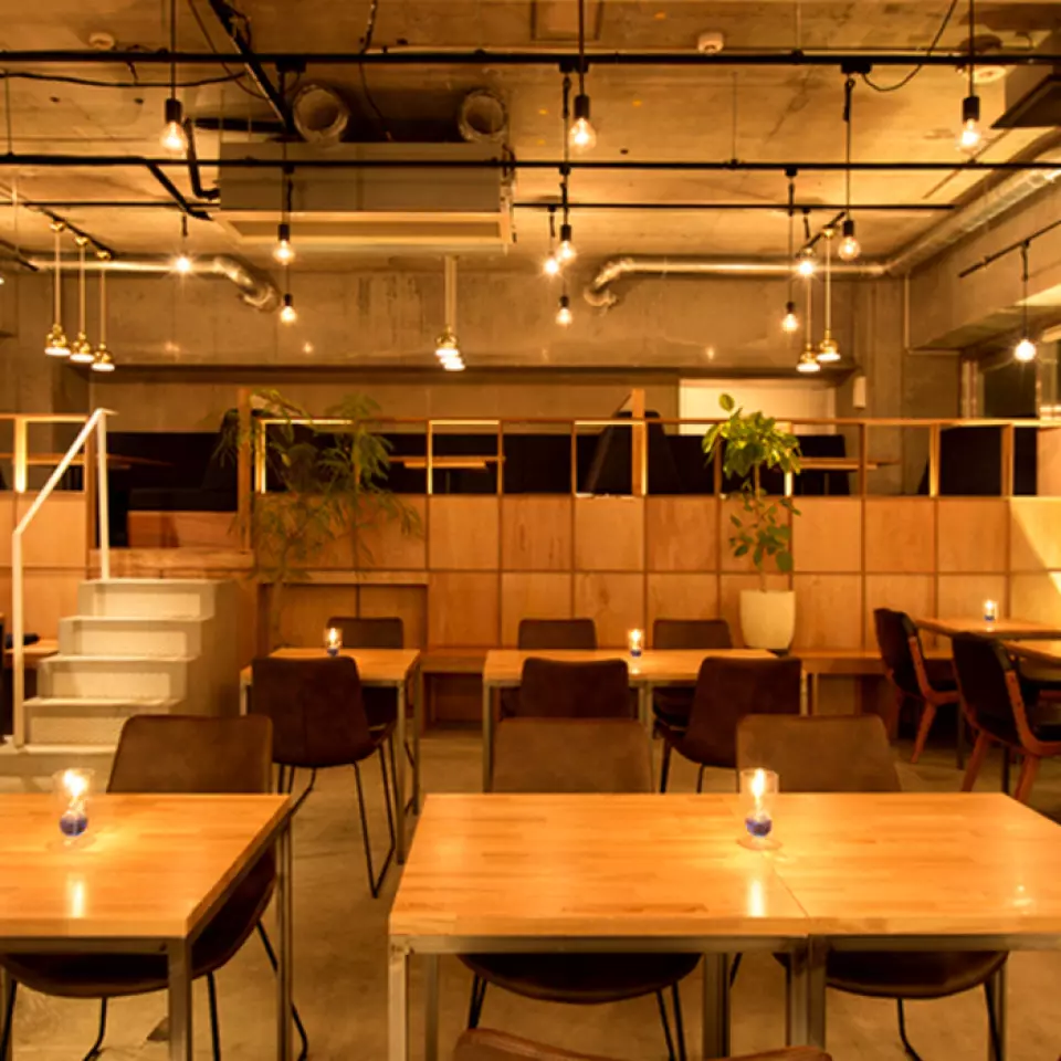 The "trias" in the restaurant name means the three in one in Greek. It expresses our restaurant's concept of "Design x Restaurant x Music." The high-quality space with excellent design, healthy and delicious food, and pleasant music will create a relaxing time that makes you feel like you're at home. The high-performance German-made speaker "Musik" faithfully reproduces the original sound. There is also a permanent DJ booth, and we occasionally hold music events.