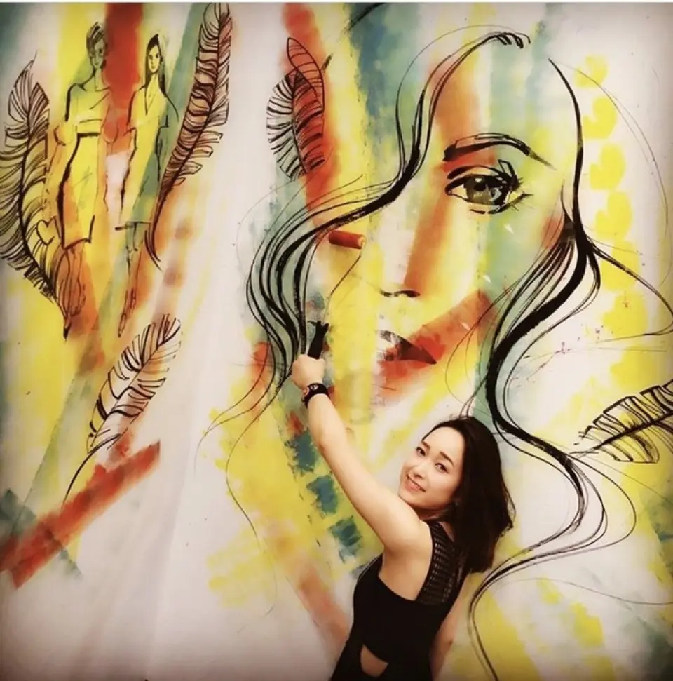 We are currently exhibiting art by young, talented artists, including live painter Momoko Katsuragawa! Why not enjoy your meal in a creative space while looking at art that stimulates your senses?