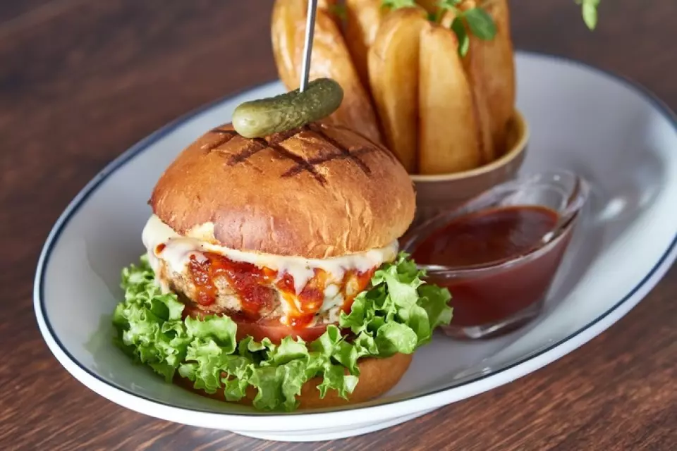 You can enjoy delicious authentic cuisine even at lunchtime.