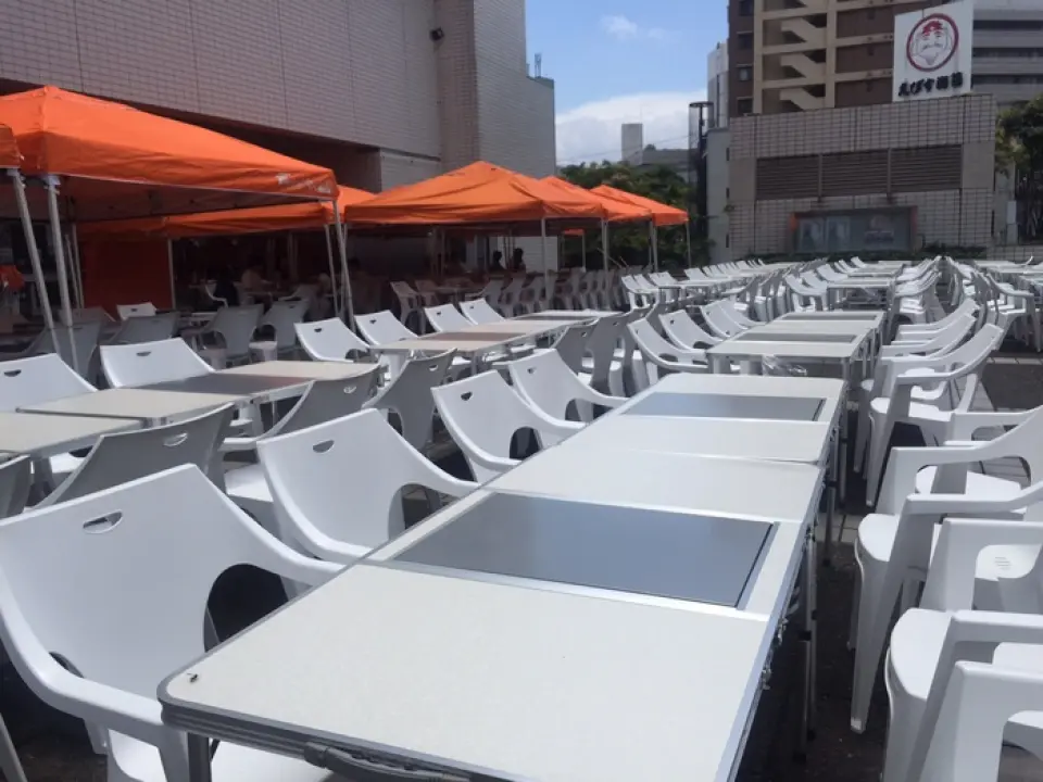 Located right next to the Monorail's Tanga Station and a 7-minute walk from Kokura Station. If you want to enjoy a BBQ in the middle of town, come to our restaurant. Our space, with tables for 4 people, can accommodate up to 300 people! With a lively atmosphere, it can be used for a wide range of occasions, including after-work drinking parties, girls' nights, mommy friends' nights, dates, and family gatherings.