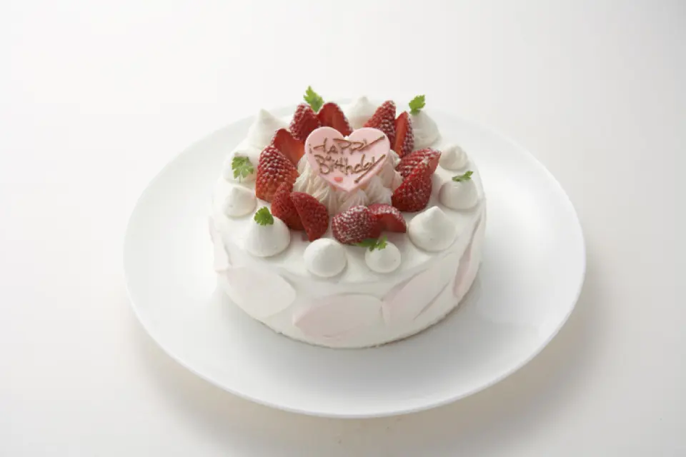 Perfect for celebrating a loved one's birthday, wedding anniversary, or even a 60th birthday! Enjoy a wonderful meal and express your gratitude. We'll help you create a memorable moment with an anniversary cake and a sparkling drink toast.