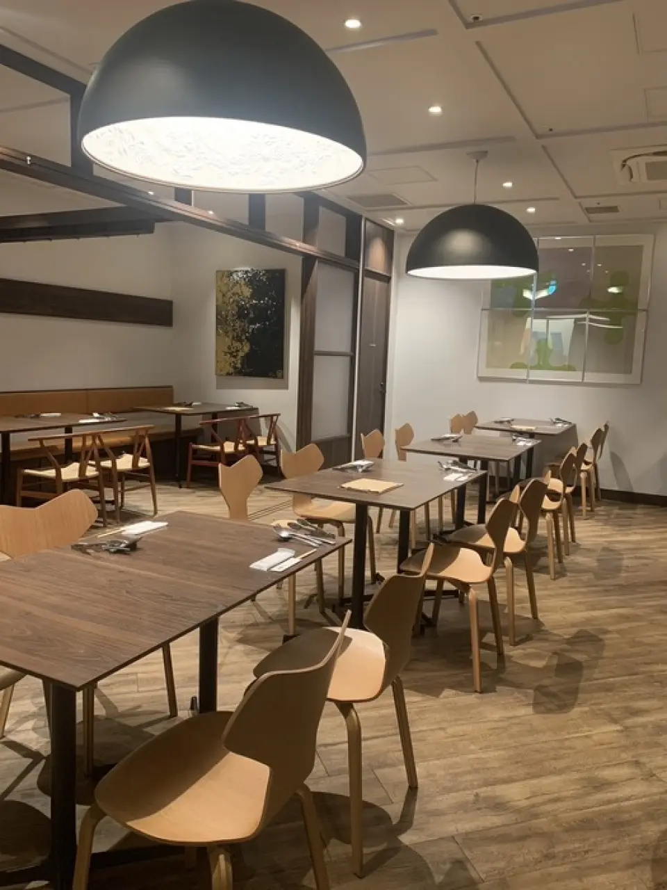 We have sofa seats at the back of the restaurant, so you can relax and enjoy your meal. The number of seats is limited, so we recommend making a reservation if you wish to sit down.