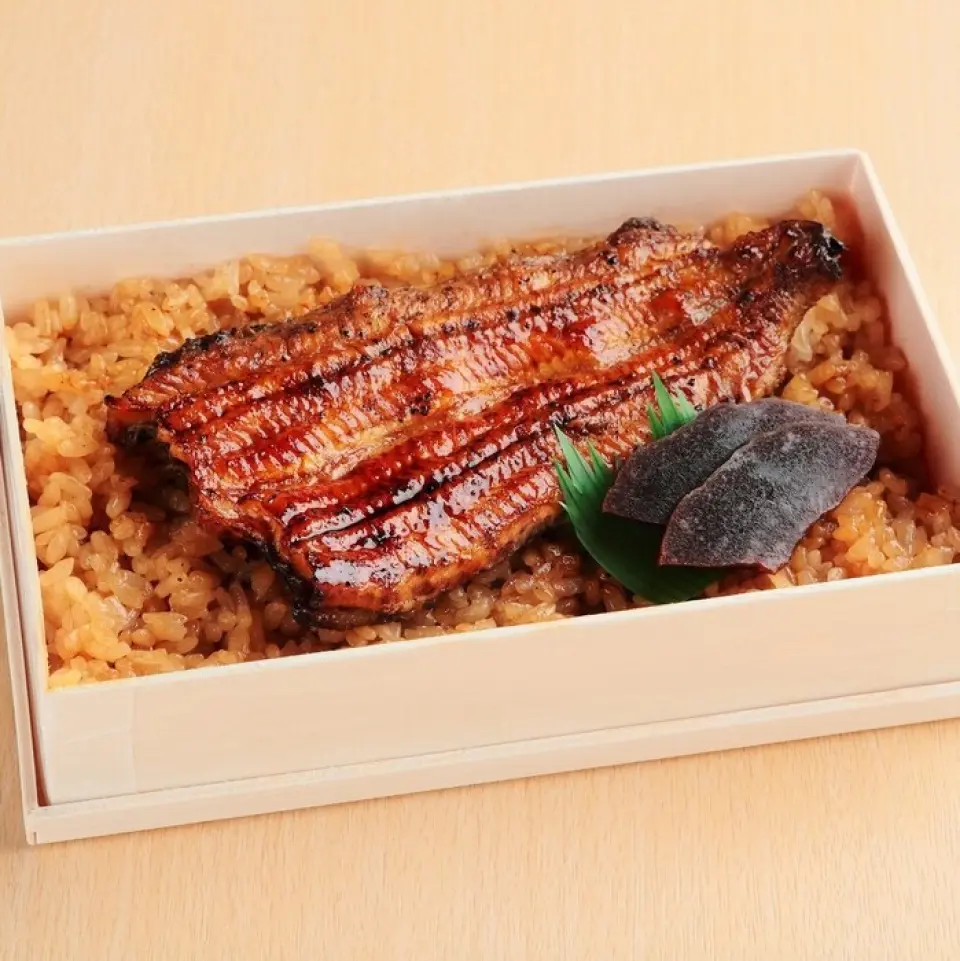 Perfect as a souvenir for someone special waiting at home! Ideal for a meal after a meeting! A great gift for valued customers or tourists returning from sightseeing! Enjoy our proud Edo-style grilled fish, which is split open along the back and steamed to remove excess fat.