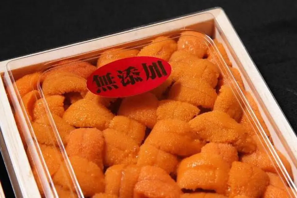 เม่นทะเลดิบของเราปราศจากสารปรุงแต่งใดๆ รวมถึงสารส้ม ทำให้คุณได้ลิ้มรสความหวานและรสอูมามิจากธรรมชาติของเม่นทะเลอย่างเต็มที่ นี่คือสิ่งที่คนรักเม่นทะเลต้องลอง และแม้แต่คนที่เคยไม่ชอบเม่นทะเลมาก่อนก็ควรลองเช่นกัน