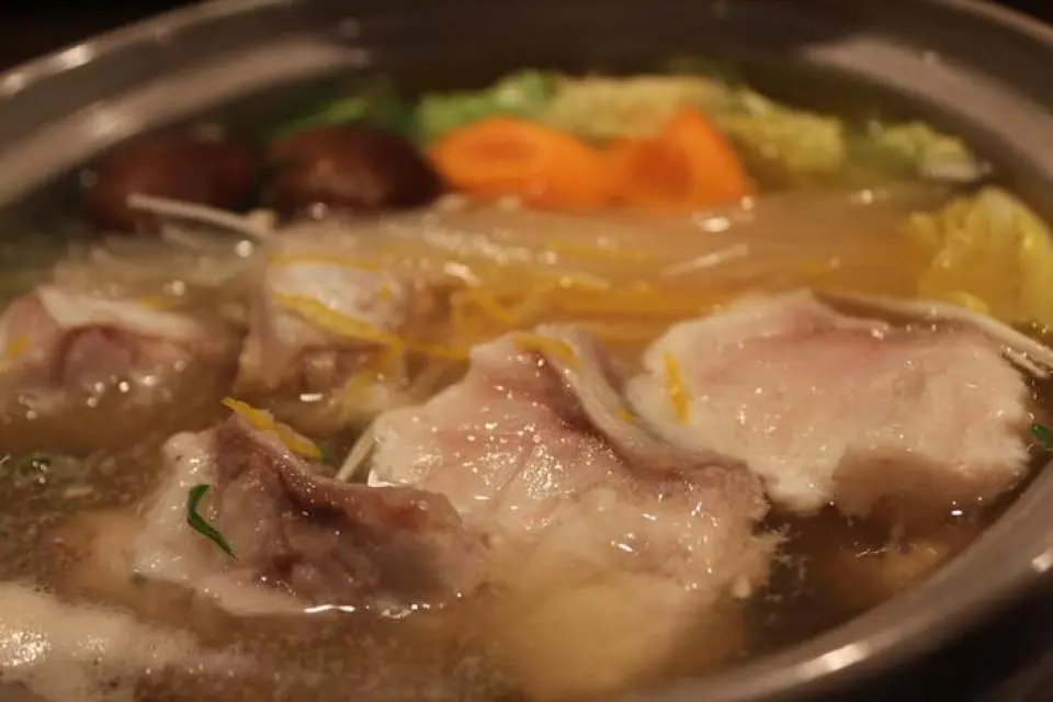 This exquisite course includes wild grouper hotpot and grouper shabu-shabu hotpot from Yuasa, Arita, Gobo, and Hidaka, using wild grouper fish of 3kg, 5kg, 7kg, 10kg, and 15kg delivered directly from Hidaka, Wakayama. The larger the wild grouper is, the more sweet the fat and the tastier it is.