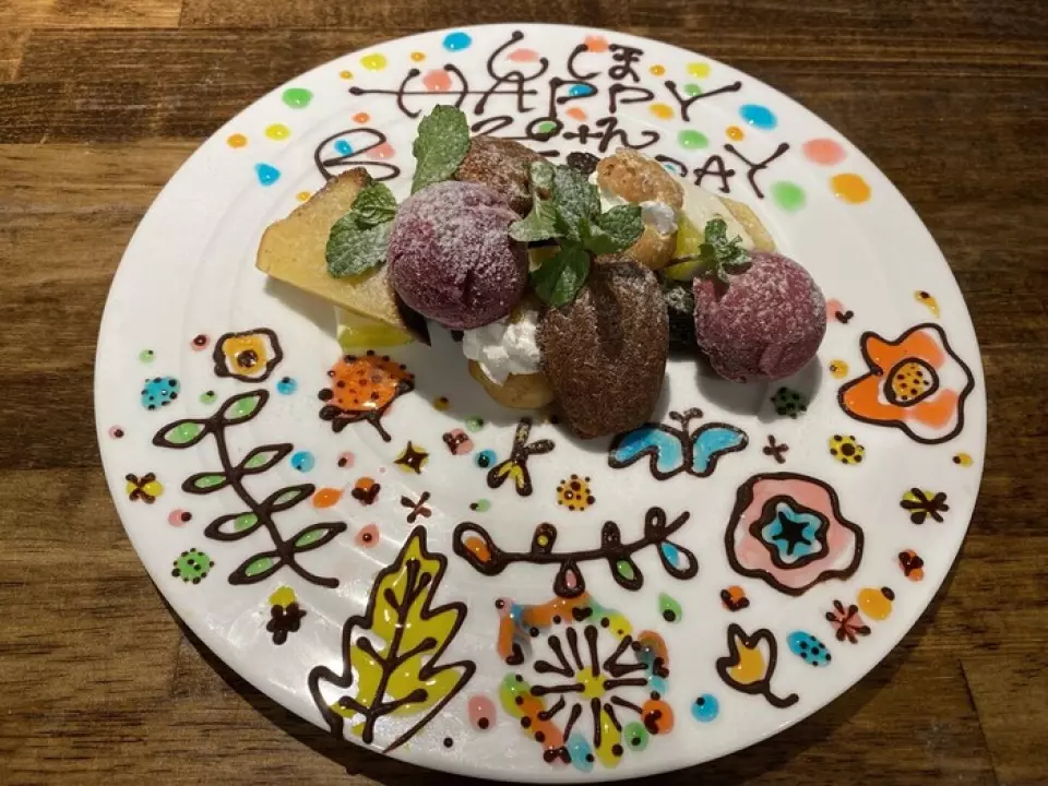We can prepare a message plate with dessert according to the number of people! We can also draw a character upon request!