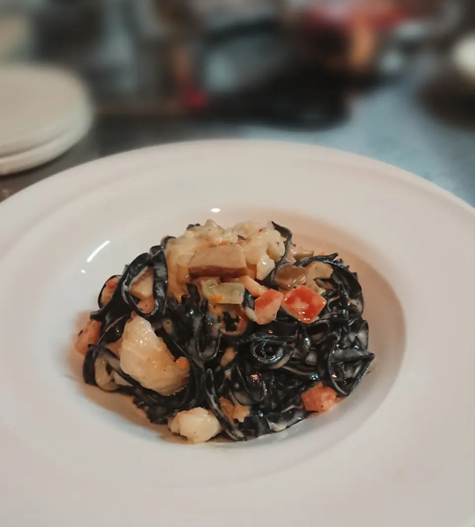 We offer a wide variety of 7 types of homemade pasta. You can also enjoy unique dishes made with green nori seaweed and squid ink. We also have a selection of menus that use mainly domestic ingredients, such as fresh vegetables purchased from contracted farmers and Hakukin pork from Iwate Prefecture. We also offer a dinnertime only "omakase course" that includes 2 types of pasta and a main dish. A la carte orders are also accepted after 8 p.m. Please feel free to use us as your second stop.