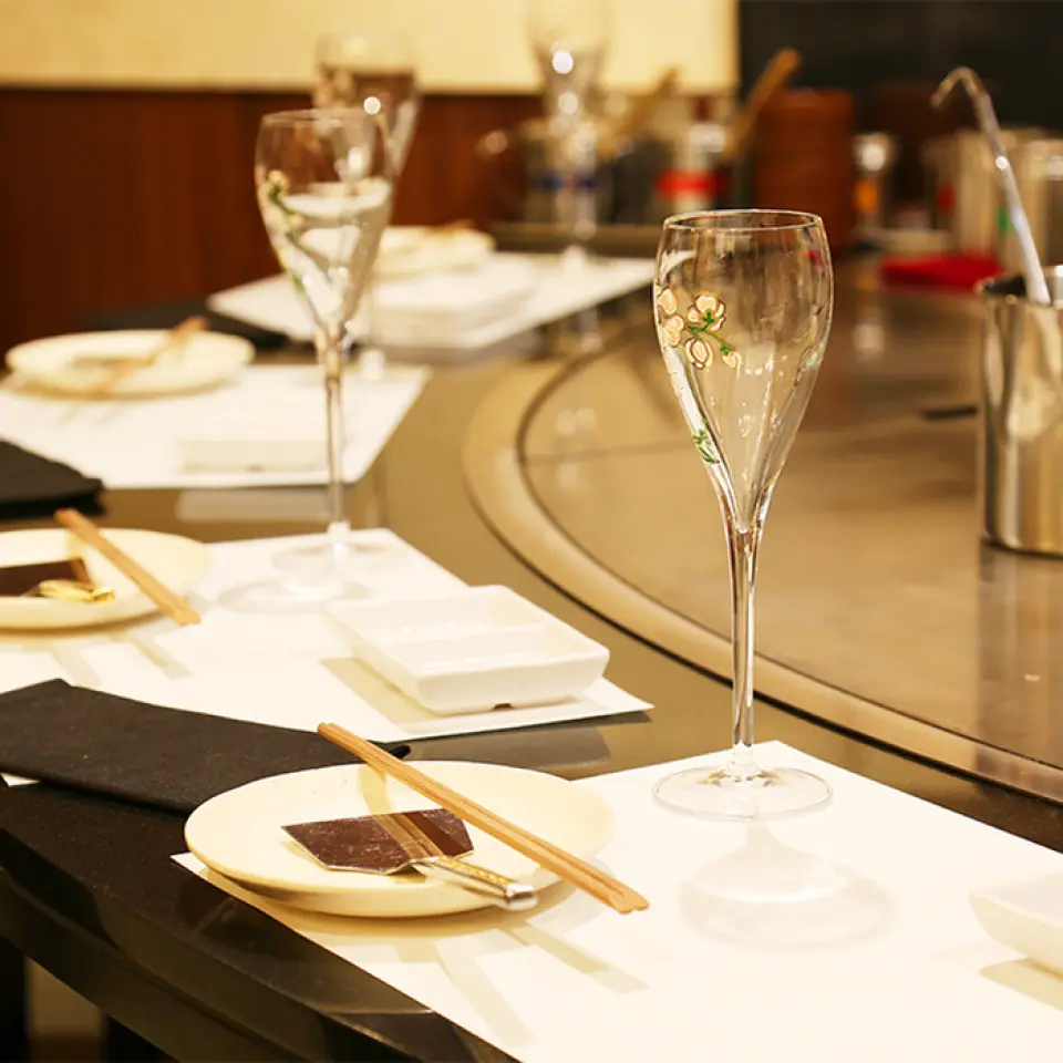 We always have a wide variety of around 10 different red wines on hand. The owner personally tastes and carefully selects the wines to suit your taste. We have a well-balanced selection, including a black wine made specifically for meat. If you're not sure what your taste is, please don't hesitate to ask us. We'll listen to your concerns and suggest a recommended drink. We also have beer, shochu, and sake, so you can enjoy them with our signature dishes.