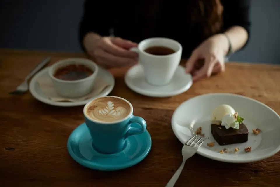 The coffee we serve is an original blend developed in collaboration with 27COFFEEROASTERS, a specialty coffee roaster in Tsujido, Fujisawa City. We offer a cup of coffee that we are proud of, made with carefully selected beans from around the world. Of course, it pairs perfectly with meals like hot dogs and sweet desserts. Please enjoy it for a variety of occasions, from taking a break from work, enjoying a coffee break with friends, or even a date with that special someone.