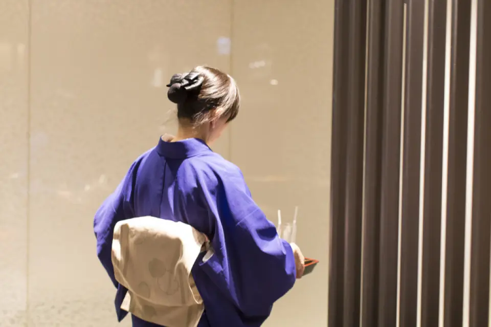 我們致力於提供讓顧客心想「下次帶個特別的人來…」的服務。我們會笑容滿面地竭誠為您服務。希望大家記住CHIRIRI這個名字，也希望我們永遠不會忘記我們時尚的精神。