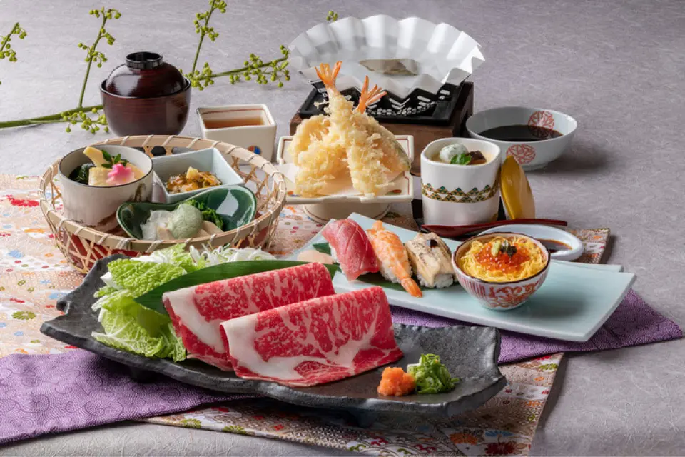 We offer a wide variety of Japanese menus so that you can enjoy Japanese cuisine that requires a little extra effort, which is difficult to do at home. We want to convey the charm of Japanese cuisine through seasonal menus that focus on seasonal ingredients. Our philosophy at Kagonoya is to deliver the "best thank you for the meal."