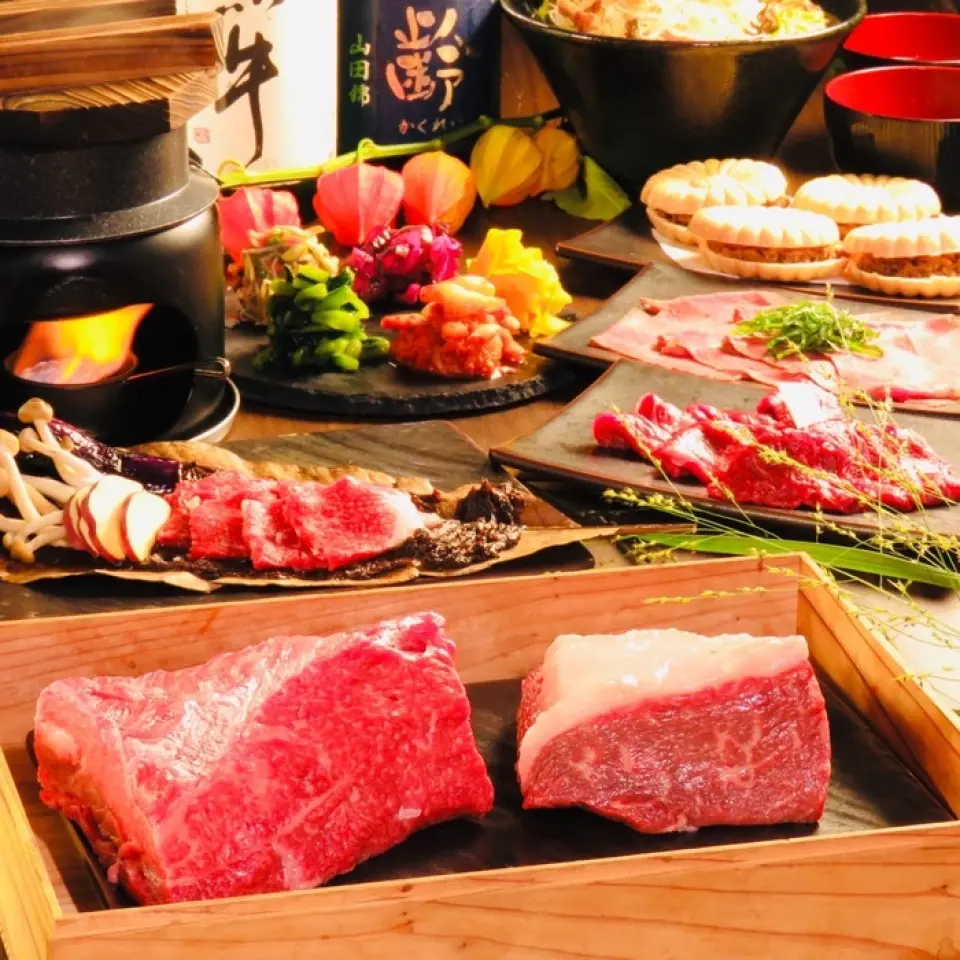 사장님이 엄선하신 모든 고기는 정말 일품입니다! 매일 최상의 상태로 믿을 수 없을 만큼 맛있는 고기를 제공해 드립니다. 코스 메뉴에서는 엄선된 고기로 만든 스테이크를 즐기실 수 있습니다. 꼭 한번 드셔보세요!