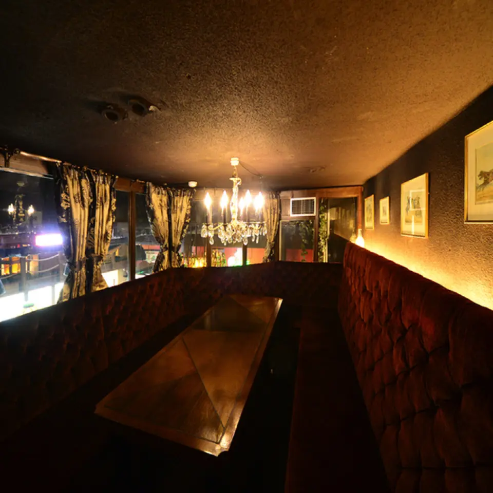 Our only private room is a completely private sofa seat! It can accommodate from 2 to 10 people and can be used for a wide range of dinner occasions such as special anniversaries, birthday celebrations, business dinners, drinking parties, and banquets. ◎ It is a very popular seat, so we recommend making a reservation early.