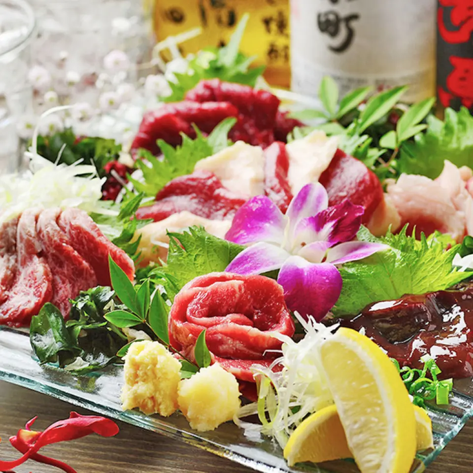The freshness and flavor of the horse meat are the result of the blessings of nature and love. We offer exceptional horse sashimi.