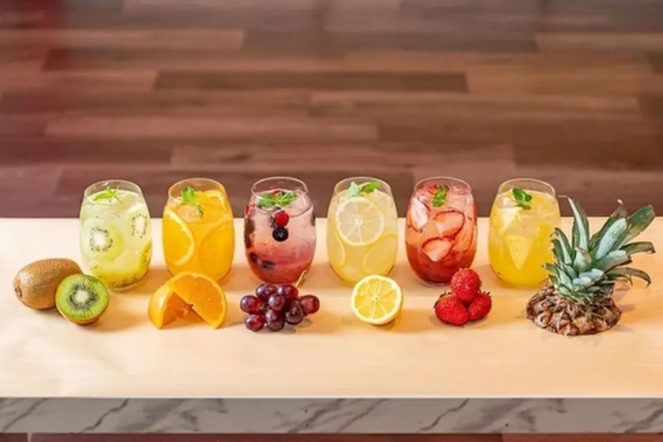 A fresh homemade liqueur made from grated fruit with a fun granular texture. It goes great with fried foods! Enjoy it together!