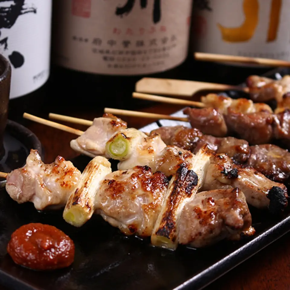 一定要嚐嚐店主精心製作的匠心雞肉烤串，每天由店主親自串製，他以前在烤肉店工作過。